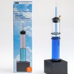 Das Wetterglas mit blauer Farbe vorbereitet