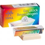 Das gläserne Prisma vor seiner bunten Schachtel von Ein Stück Regenbogen