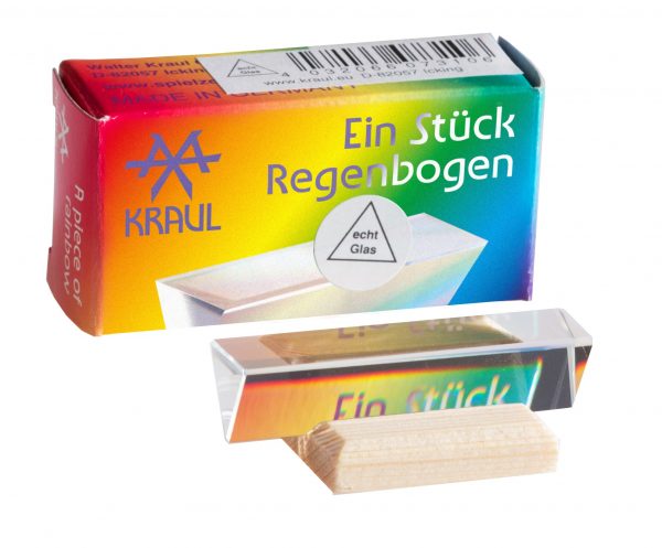 Das gläserne Prisma vor seiner bunten Schachtel von Ein Stück Regenbogen