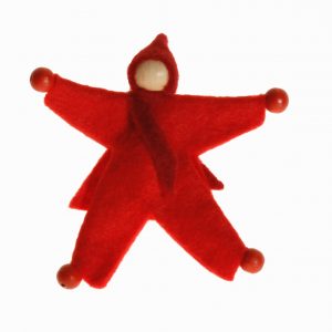 Ein rotes Mitfahrpüppchen aus Filz.