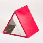 Das Kaleidoskop spiegelt seine Innenspiegel.