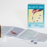 Die Teile und die Anleitung des Experimentierkastens Nur ein Tropfen