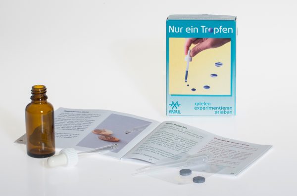 Die Teile und die Anleitung des Experimentierkastens Nur ein Tropfen