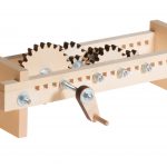 ein Zahnradgetriebe aus dem Experimentierkasten Zahnräder