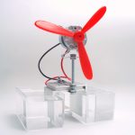 Der Thermo-Generator wird durch die unterschiedlichen Wassertemperaturen angetrieben.