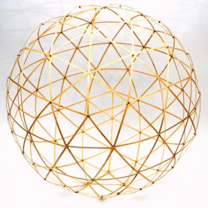 Die zusammengebaute Kugel hat 64 cm Durchmesser